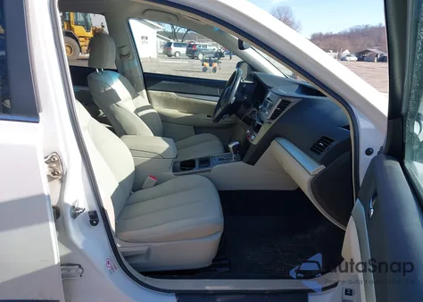 2011 Subaru Outback 2.5I Premium z USA, uszkodzony, nr VIN 4S4BRCCC6B3373174